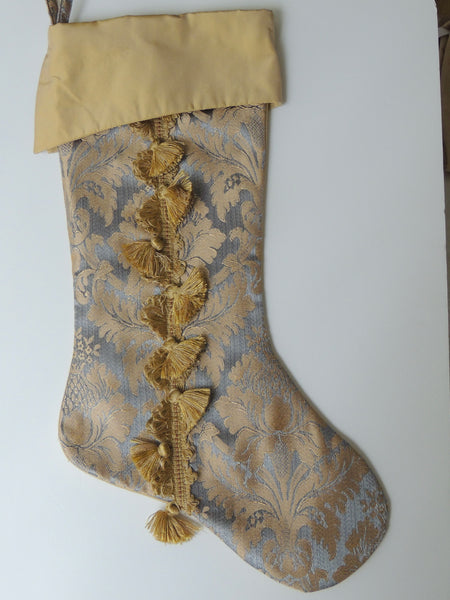 Tassel vertical Gold back Damask front